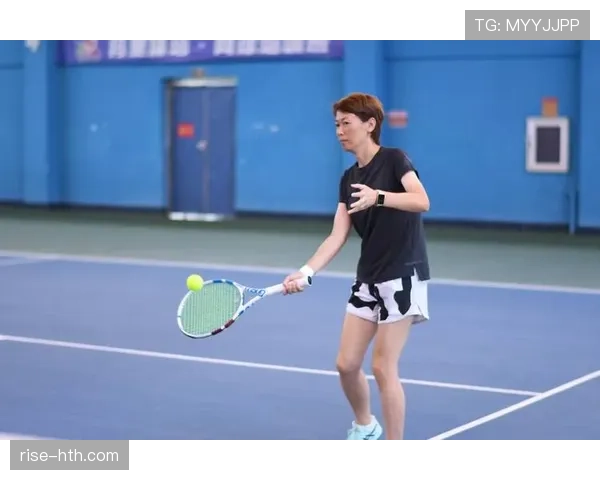 莫妮卡·塞莱斯以高强度进攻引领网球新潮流