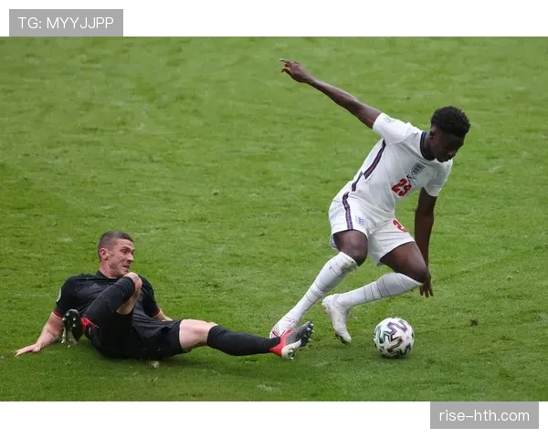 萨卡与拉菲尼亚右边锋对比:突破效率与进攻角色差异