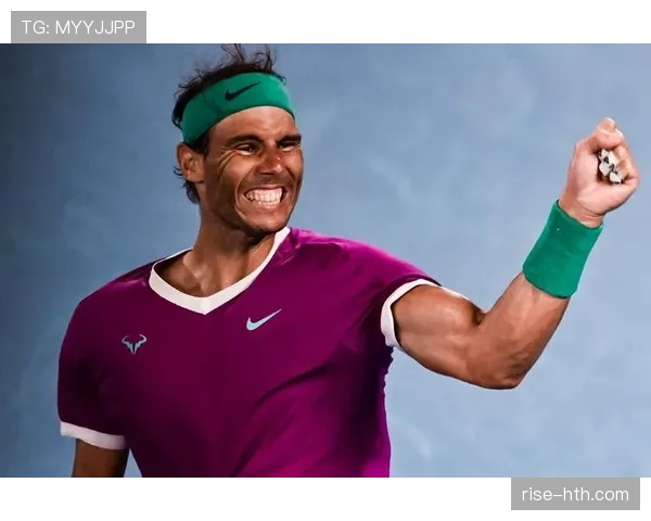 纳达尔训练完啃能量棒的样子，真不像拿过22个大满贯的人